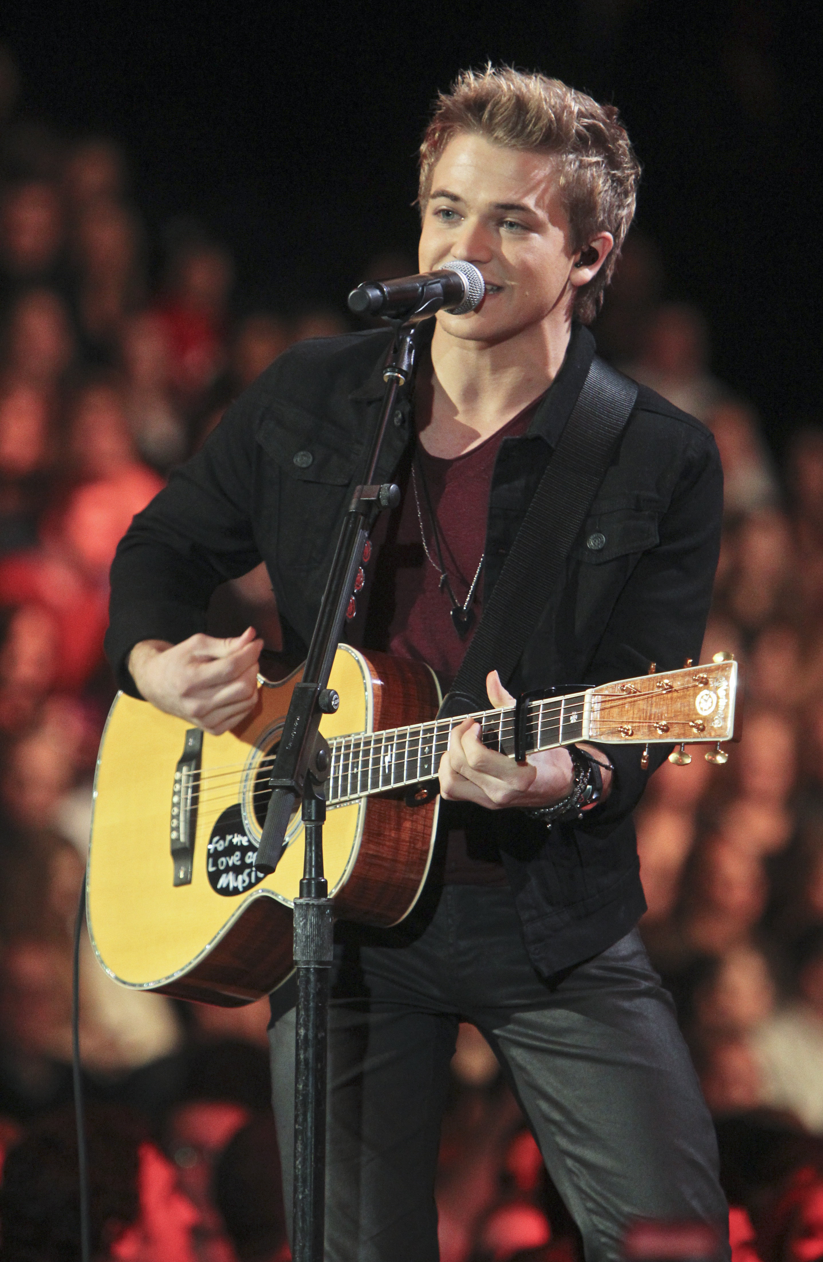 Hunter Hayes scheduled to perform on the 48th annual ACM Awards
