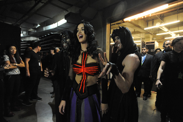 (2014) This superstar is all smiles even before hitting the stage.