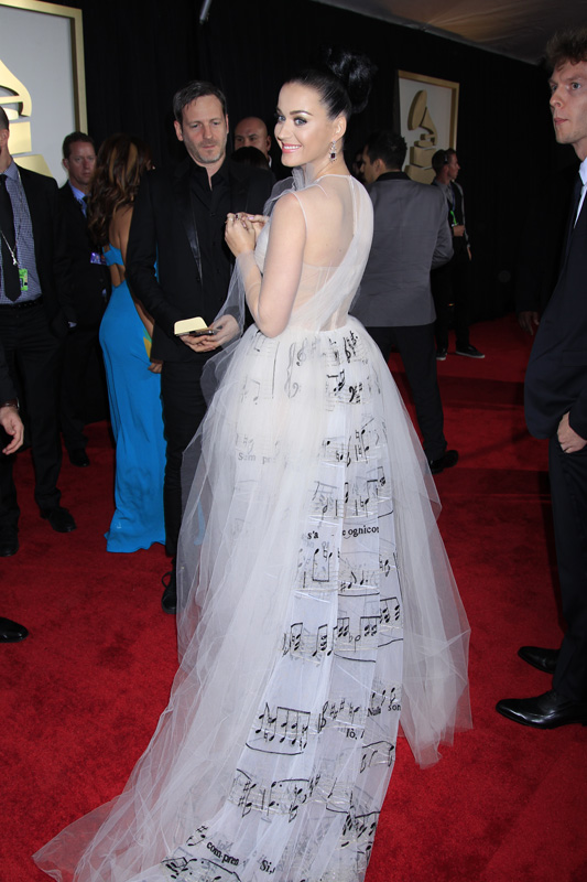 (2014) Even her dress can carry a tune.