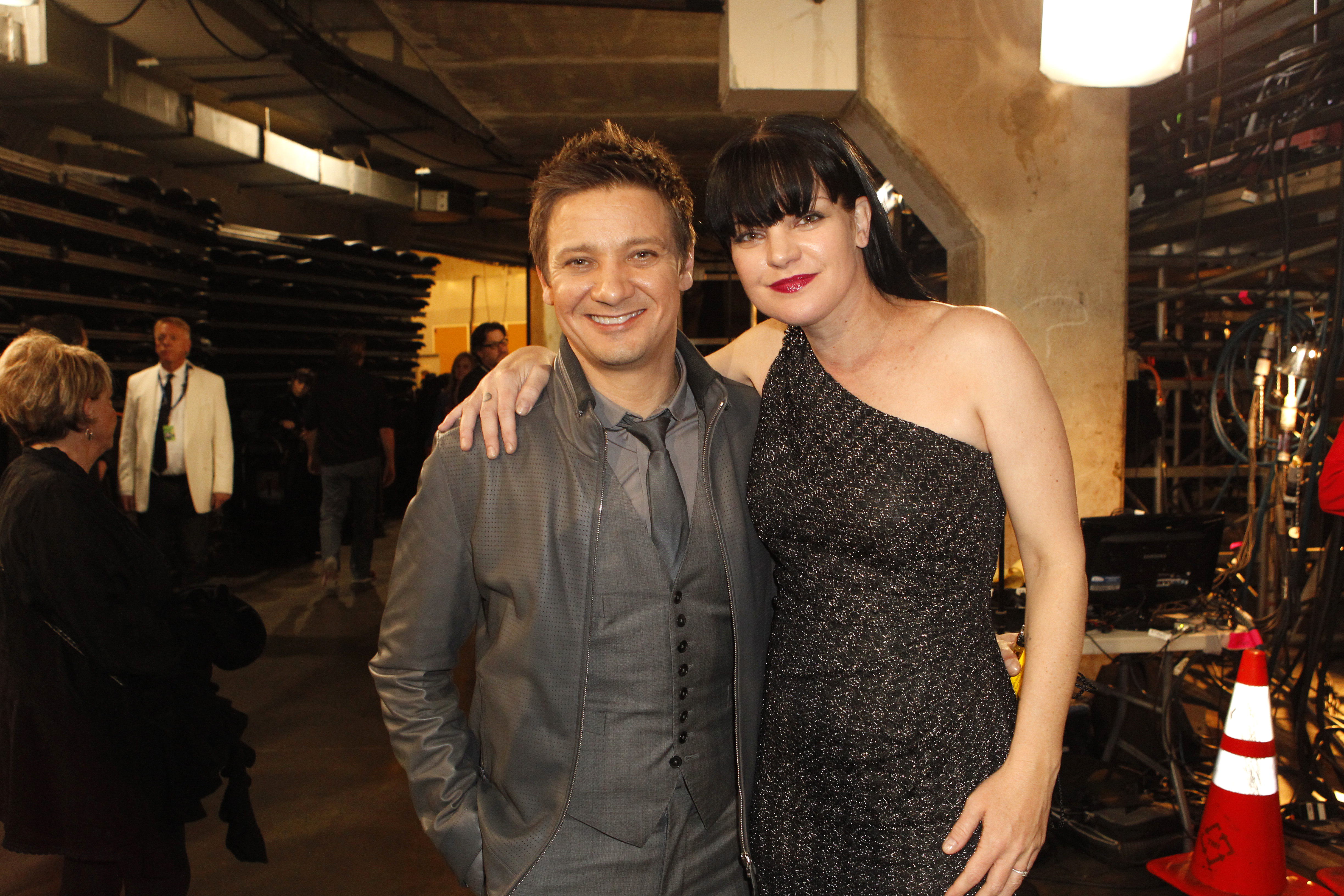 Pauley Perrette & Jeremy Renner Backstage - GRAMMYs 2014 - CBS.com