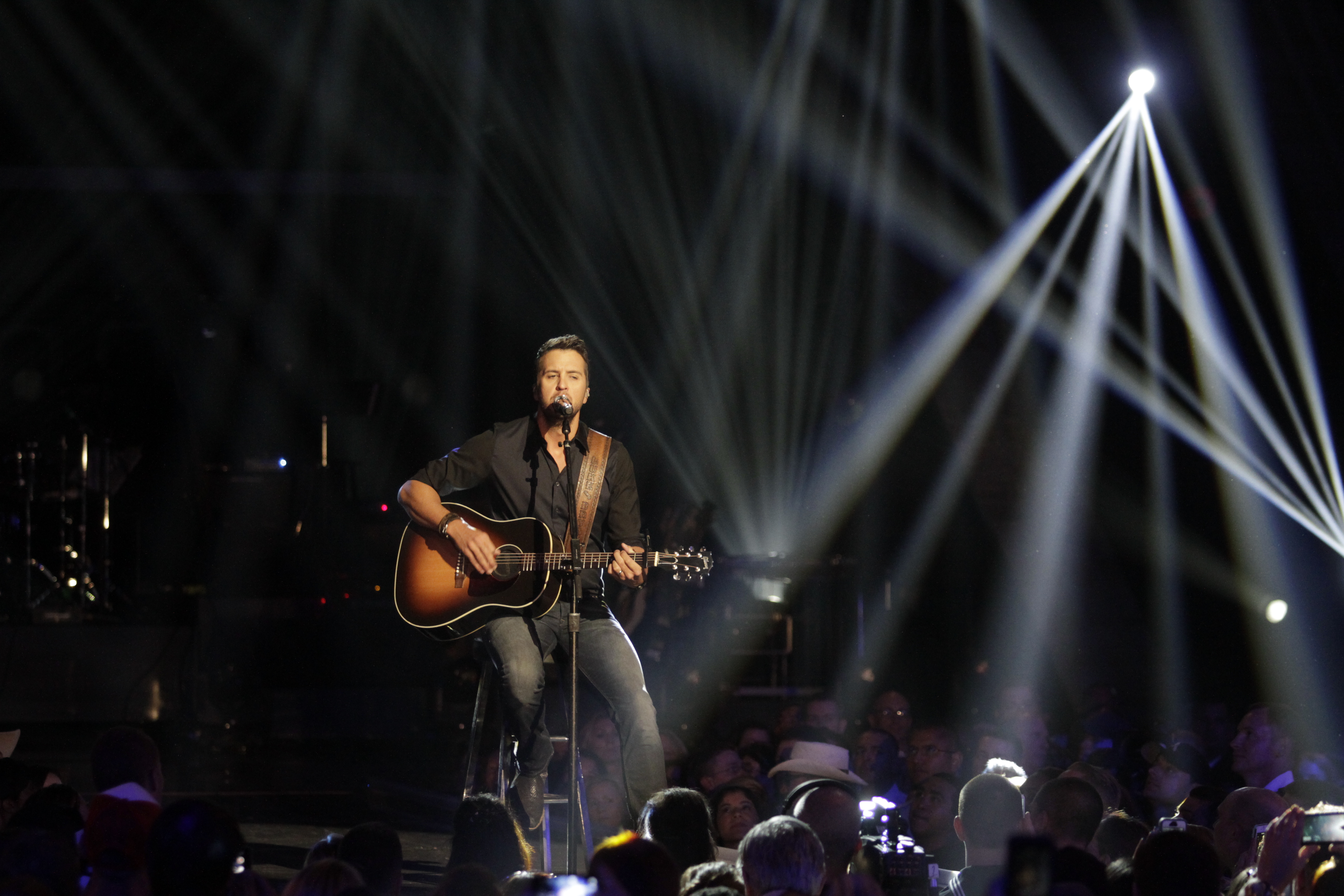 Luke Bryan - ACM Presents: An All-Star Salute To The Troops