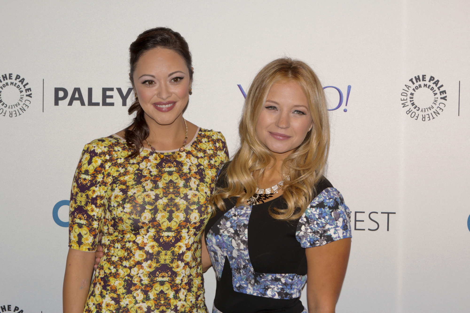 3. You can tell Marisa Ramirez and Vanessa Ray are totally besties off-camera.