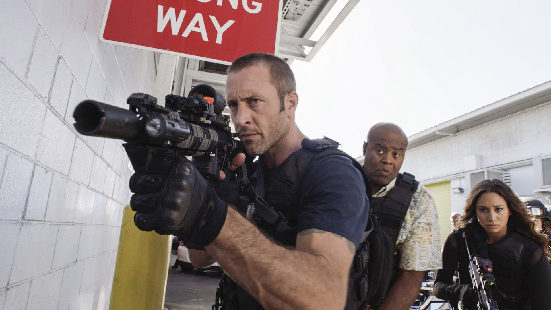 Hawaii Five-0 goes on a gang sweep in 