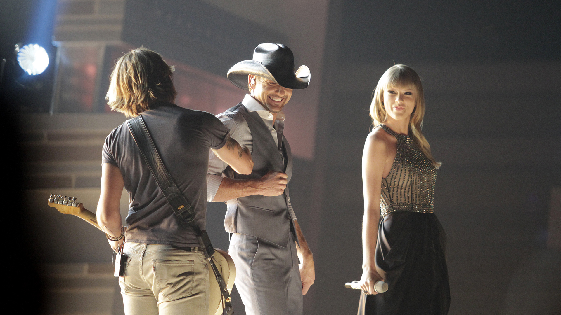26. Tim McGraw, Taylor Swift, and Keith Urban perform 