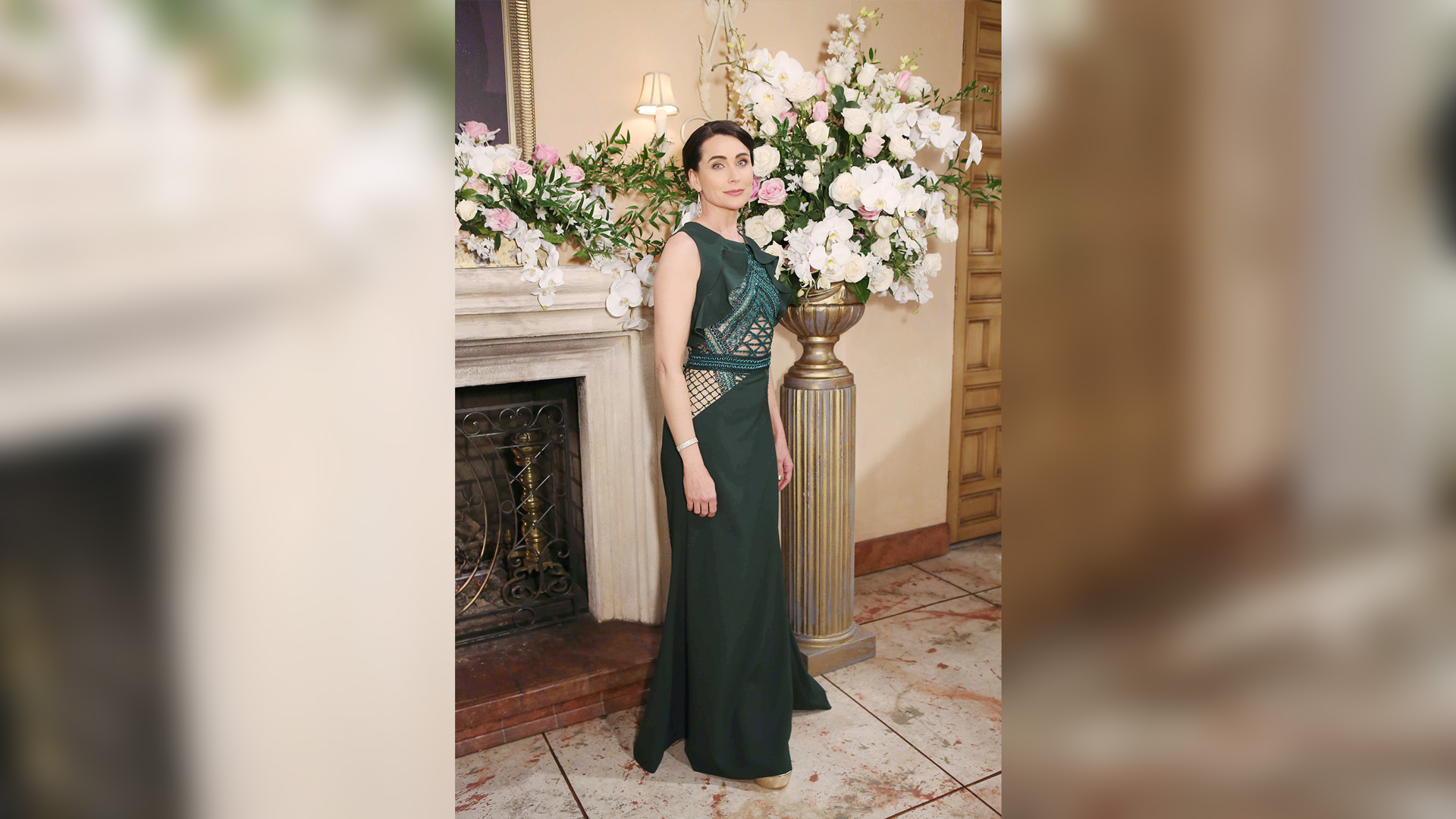 Quinn Fuller (Rena Sofer) dazzles in green.