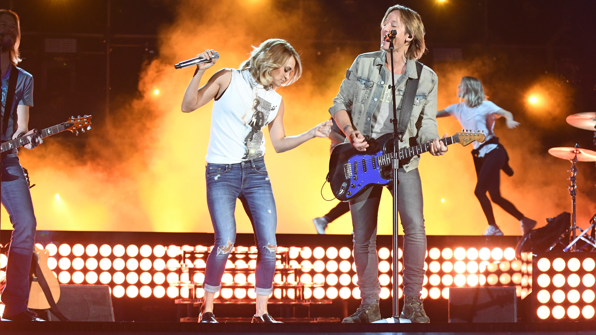 Carrie Underwood and Keith Urban light up center stage with lots of style.