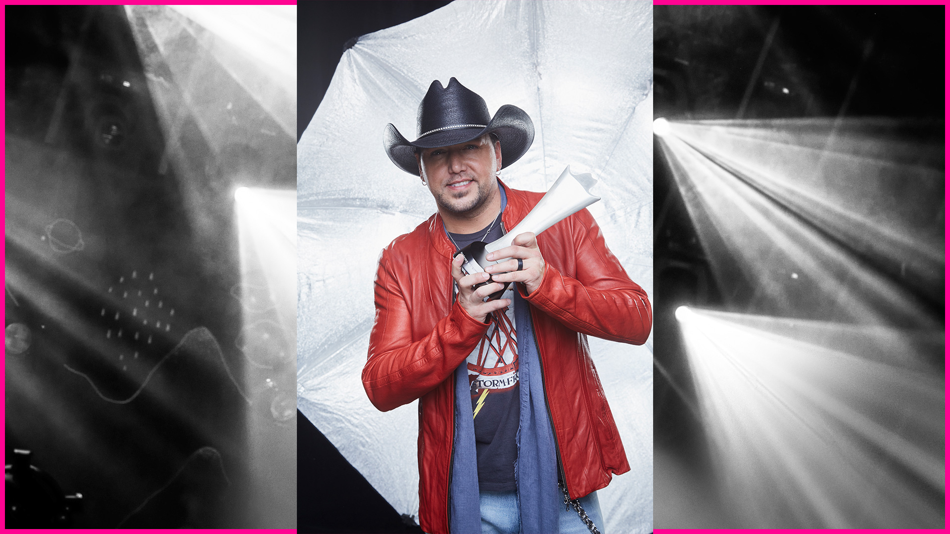 Jason Aldean celebrates his Entertainer Of The Year win with a gracious smile.