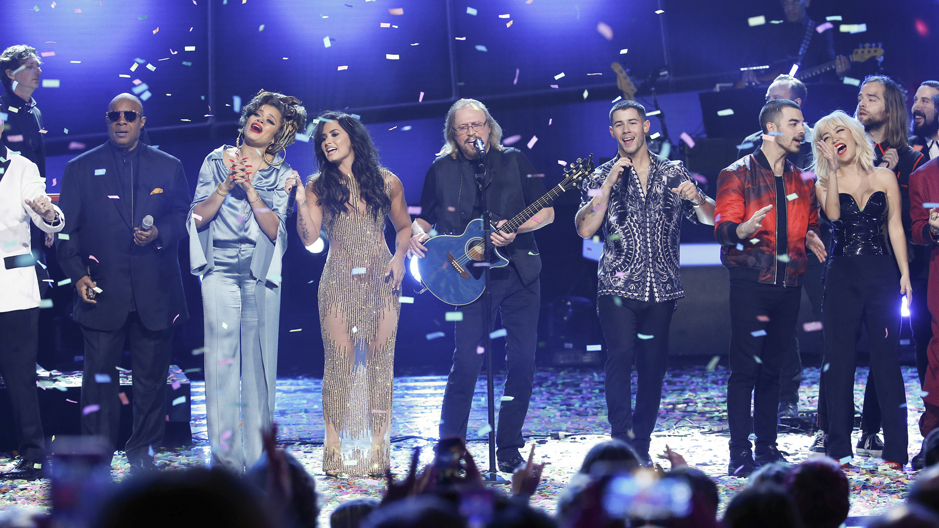 Barry Gibb and a superstar ensemble perform