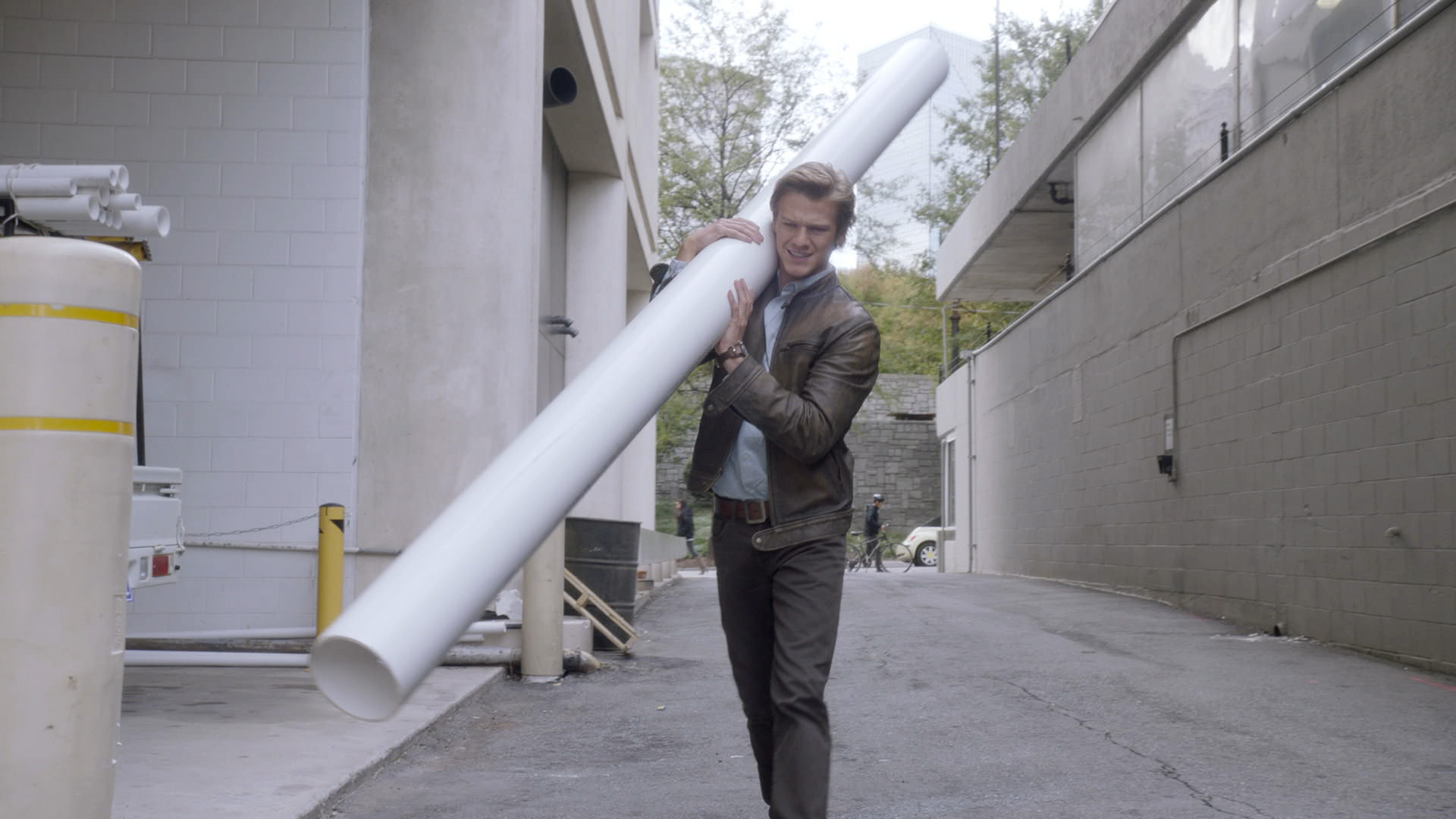 MacGyver makes use of a discarded PVC pipe.