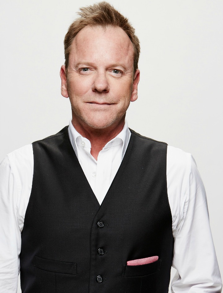 Kiefer Sutherland takes his acting chops to the ACMs. 
