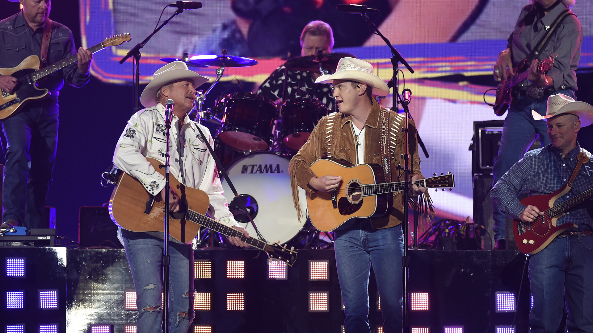 Country mainstay Alan Jackson teams up with Album of the Year nominee Jon Pardi for an ACM flashback performance of Jackson's 1993 hit 