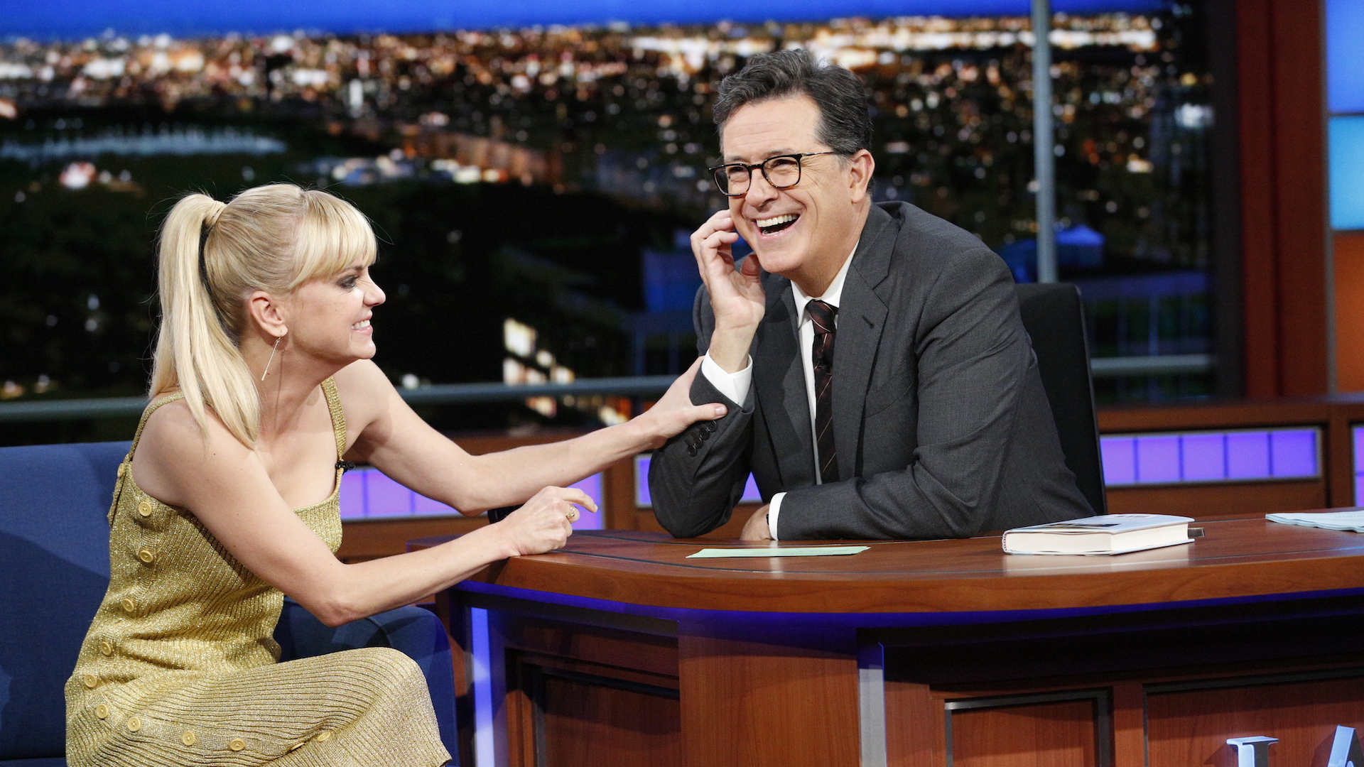 Anna Faris Gets Stephen Colbert All Flustered