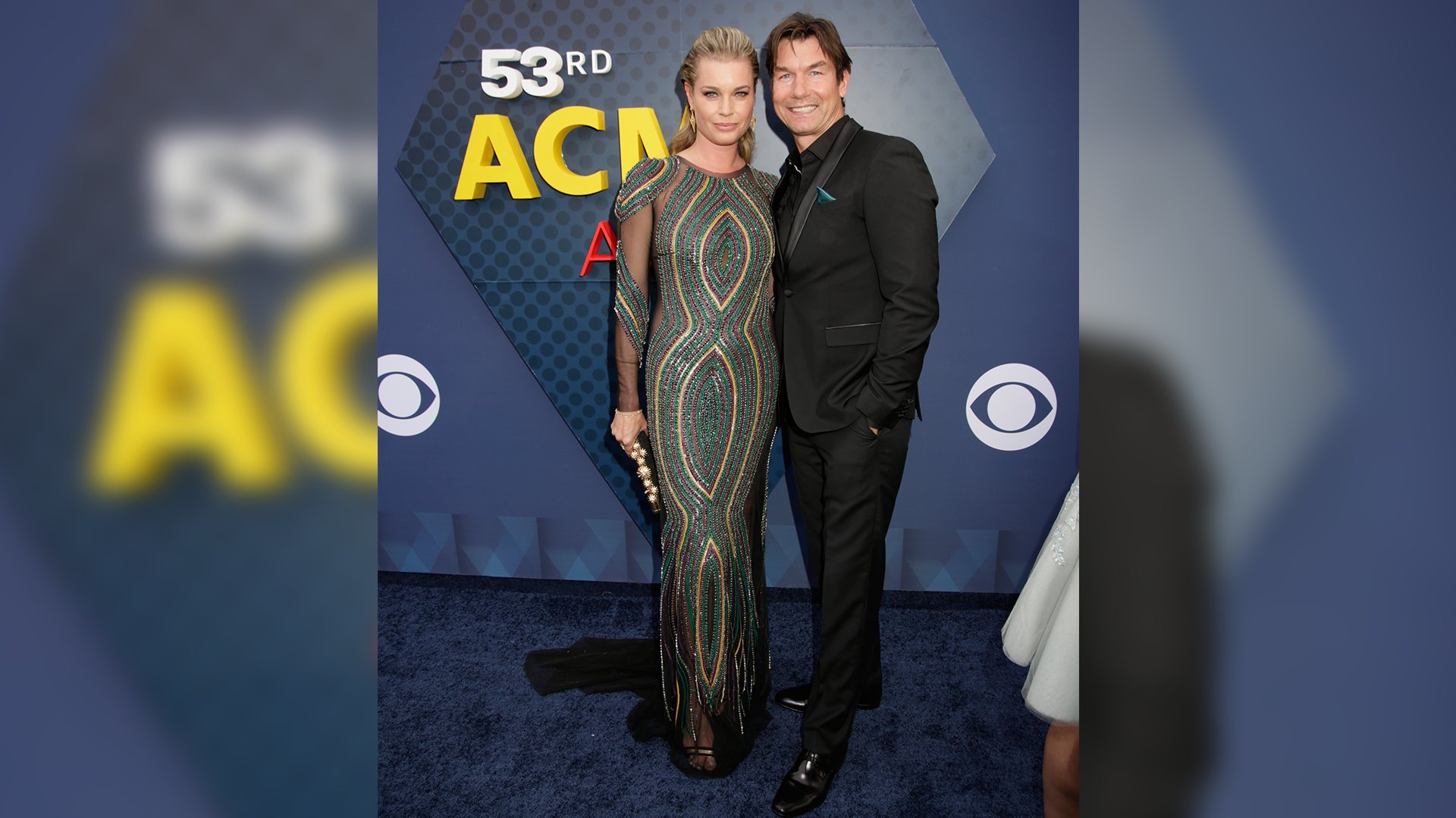 Rebecca Romijn and Jerry O'Connell walk down the ACM red carpet before presenting an award.