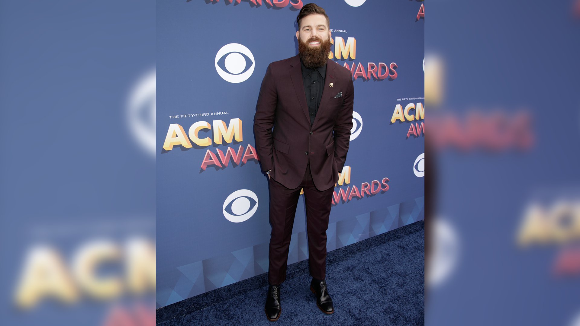 Hot off the recent release of his debut LP, Jordan Davis found time to saunter down the ACM red carpet.