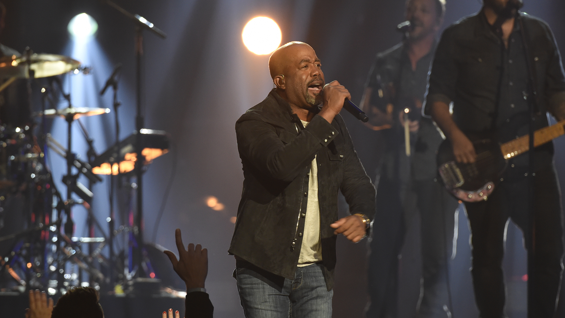 Darius Rucker gets the crowd going with 