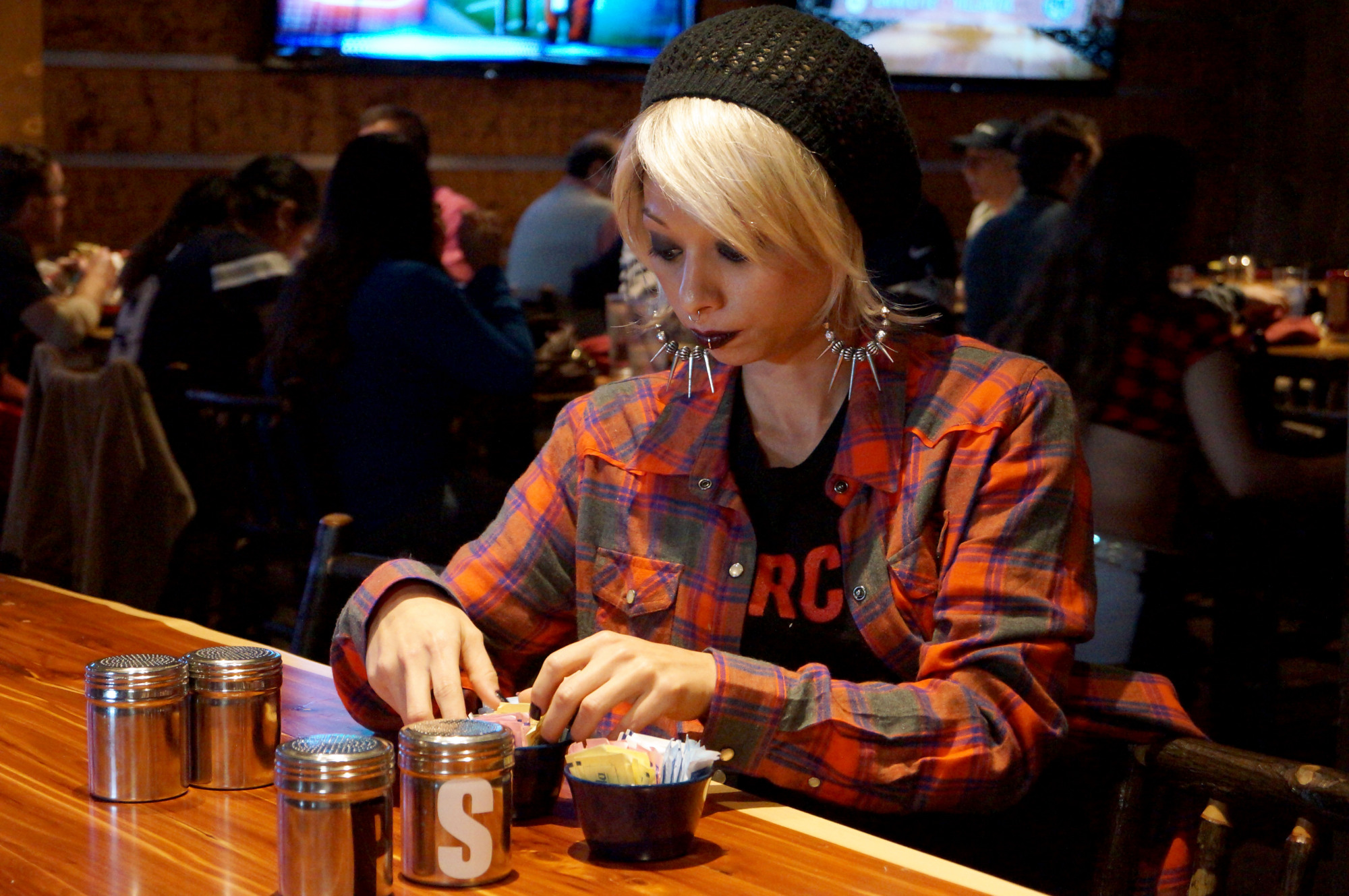 Season 5 Episode 14 Undercover Boss Photos Cbs Com