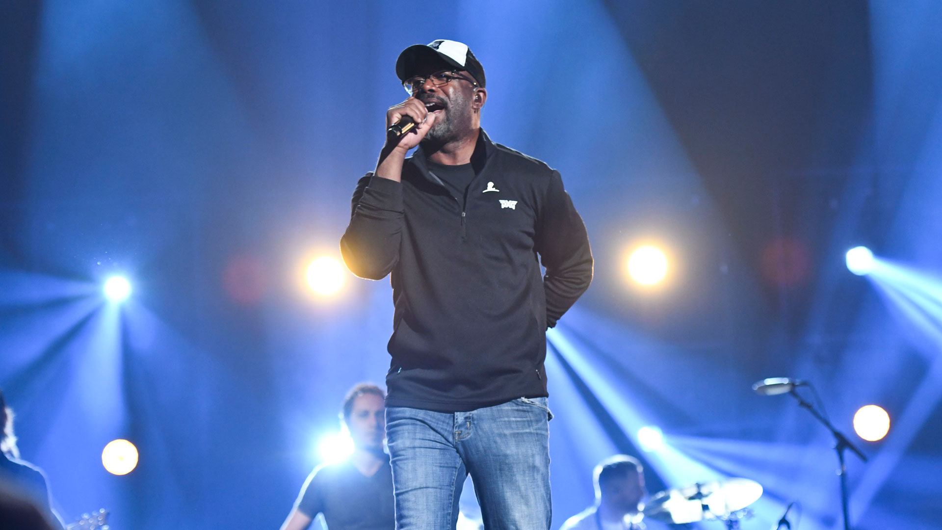 Darius Rucker looks oh-so-cozy while rehearsing his performance at Country Music's Party of the Year.