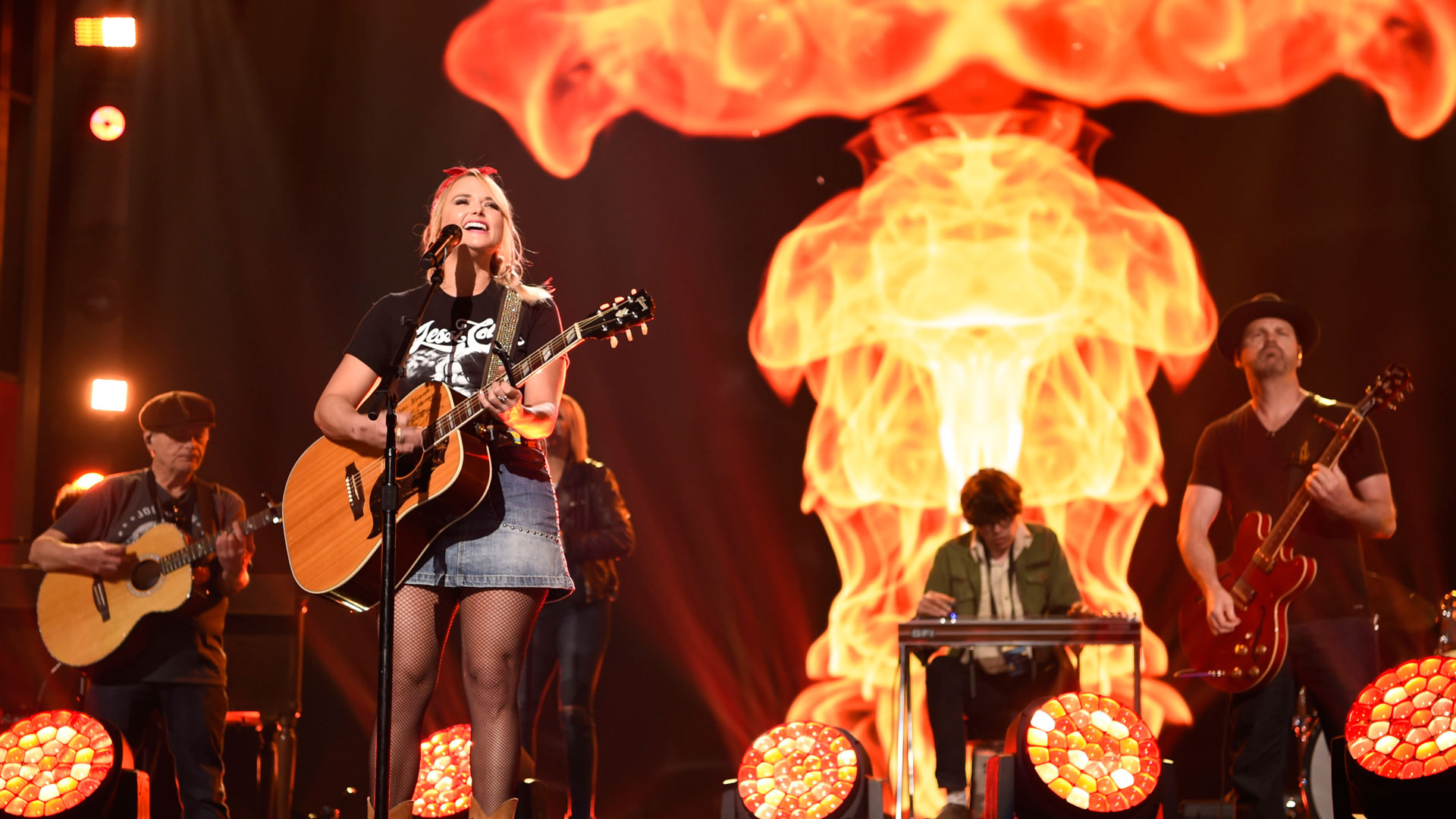Sunscreen might be necessary for Miranda Lambert's fiery performance at the 53rd ACM Awards.