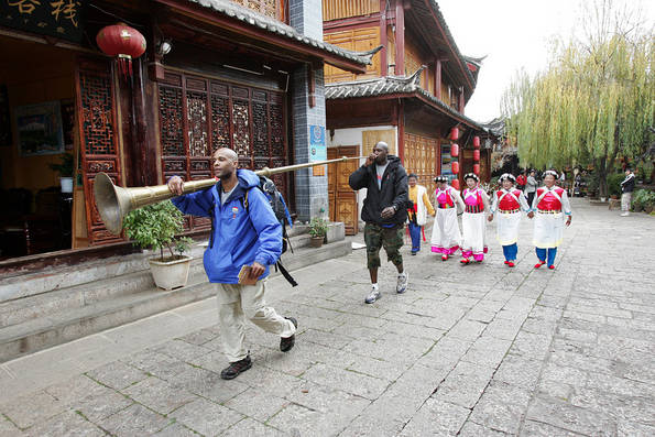 Globetrotters Carry a Ceremonial Chinese Horn