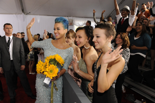 (2012) Even her fans get a warm hello and a wave.