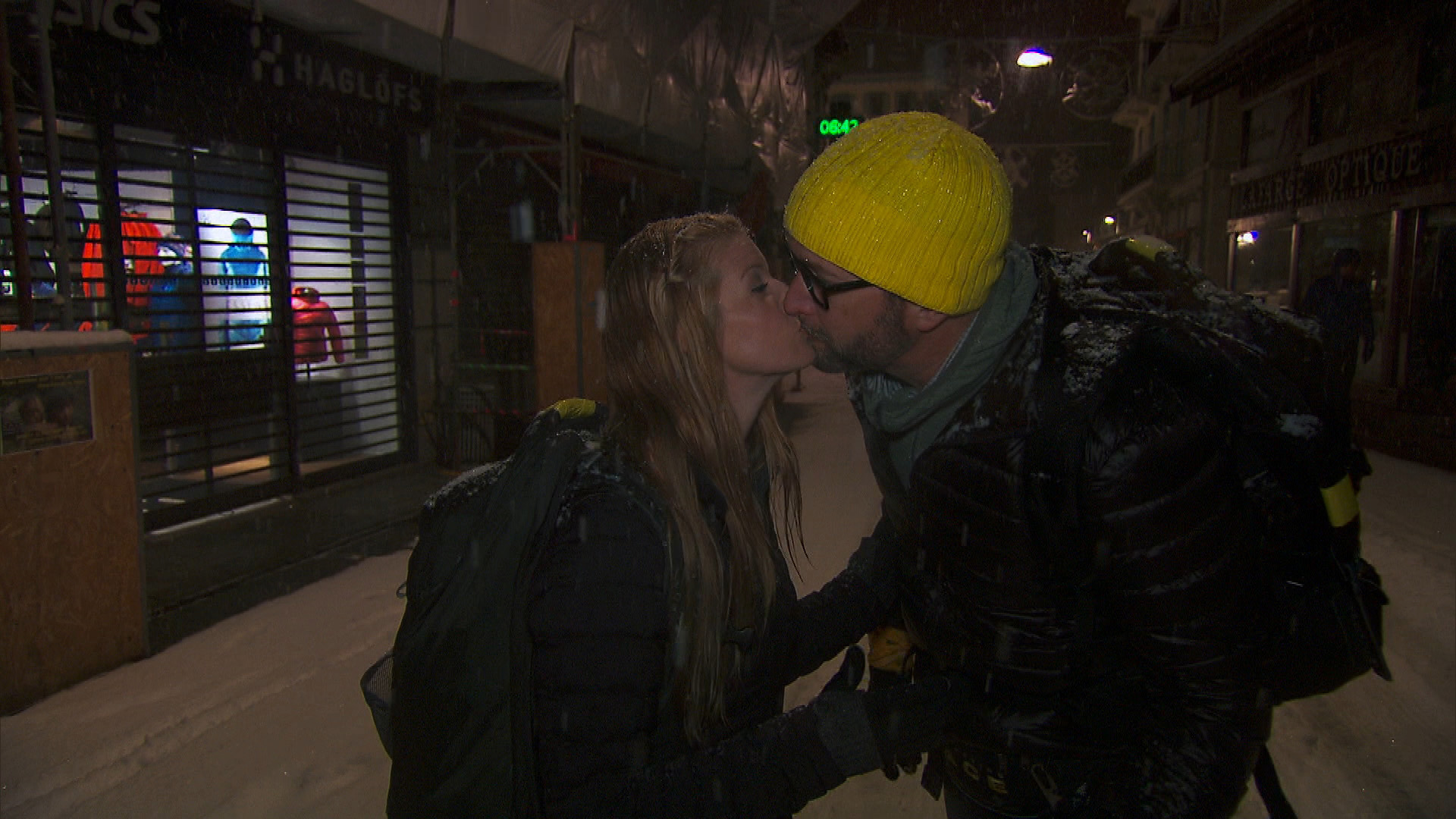 Ashley and Burnie steal a kiss during their Amazing Race adventure. 