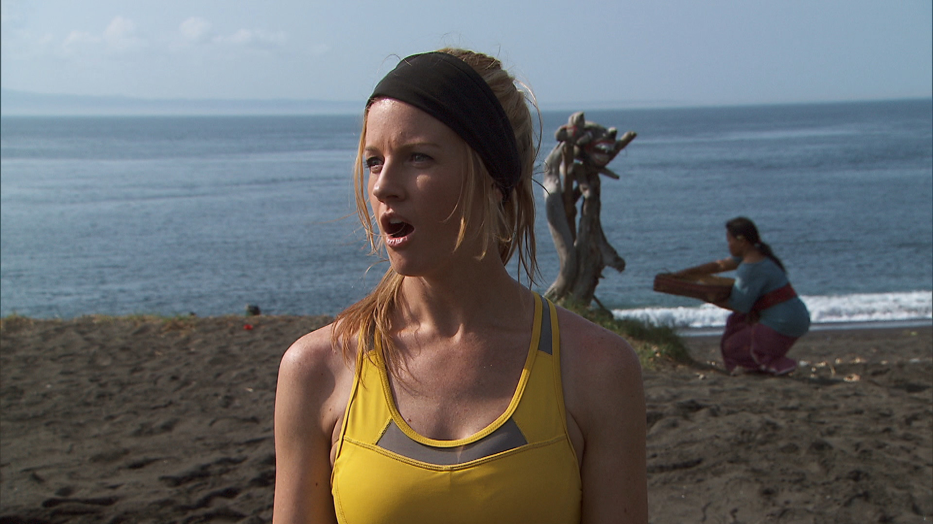 While Burnie works at the Roadblock, Ashley is amazed by racers running up and down the beach.