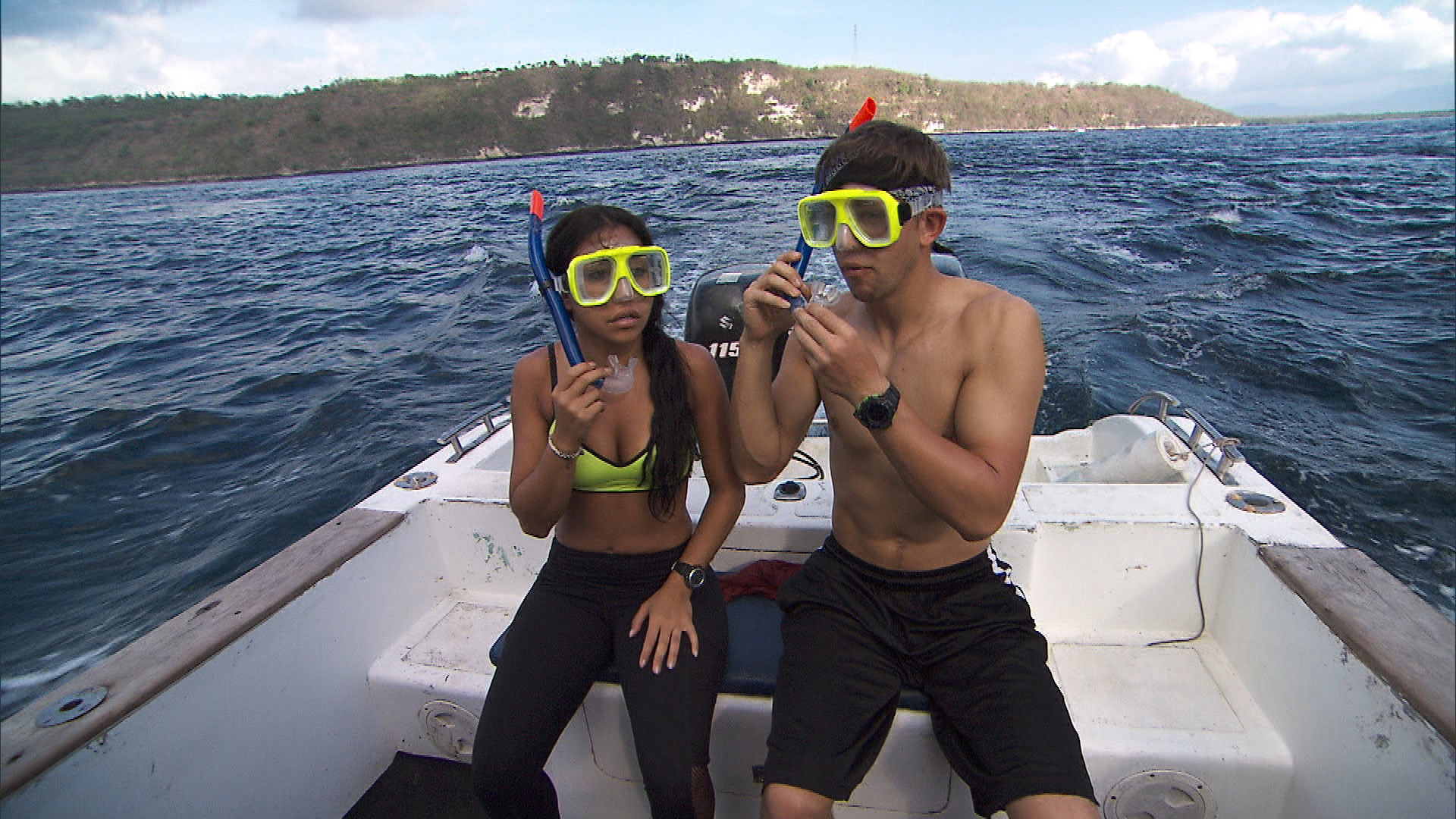 Dana and Matt strap into their snorkeling gear before searching for the next clue.